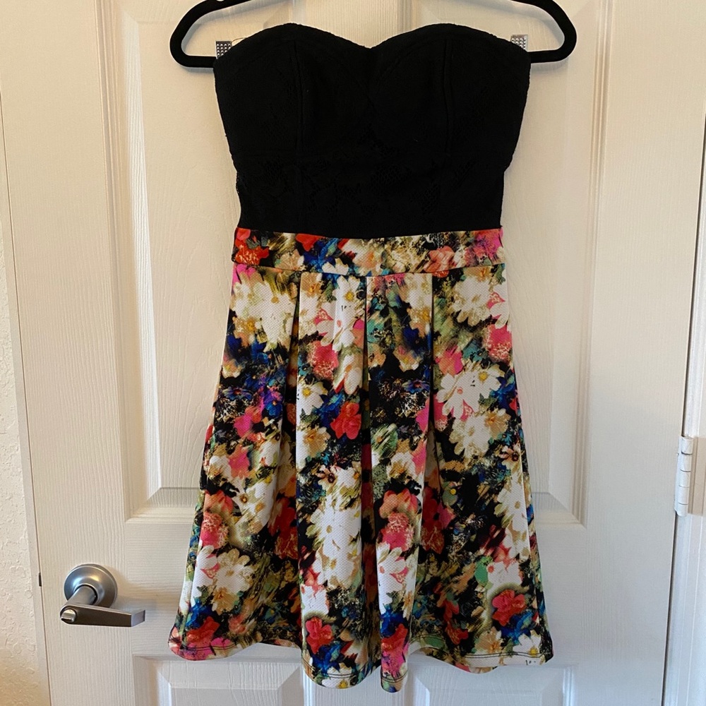 XS Xhilaration Strapless Abstract Floral Dress